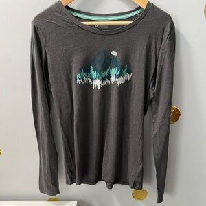 Columbia Gray Long Sleeve Shirt with Mountain Graphic